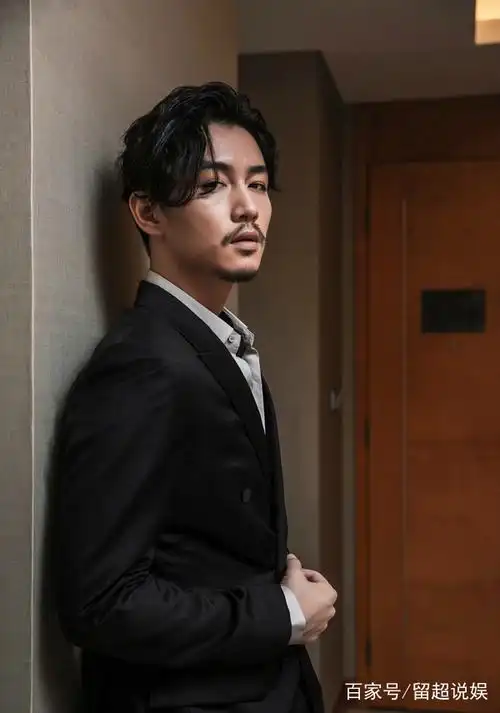 陈晓最帅气的五张照片第5张很多人拿来当壁纸