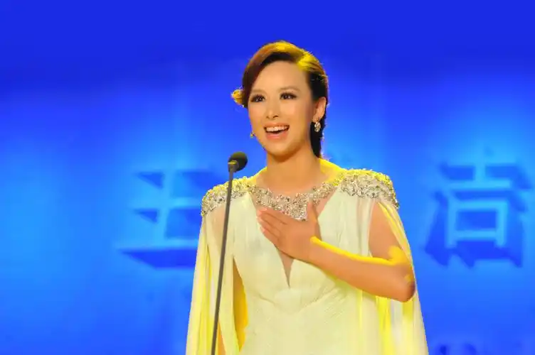 p data-id="gnwxjy7fnt">王雅洁,女,空政文工团优秀青年歌手,出生于