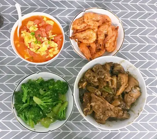 鲍小团做的美味的家常菜:红烧猪蹄