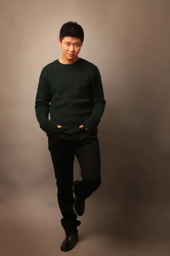 空巢姥爷赵荀转战饰型男魅力无限遭争抢