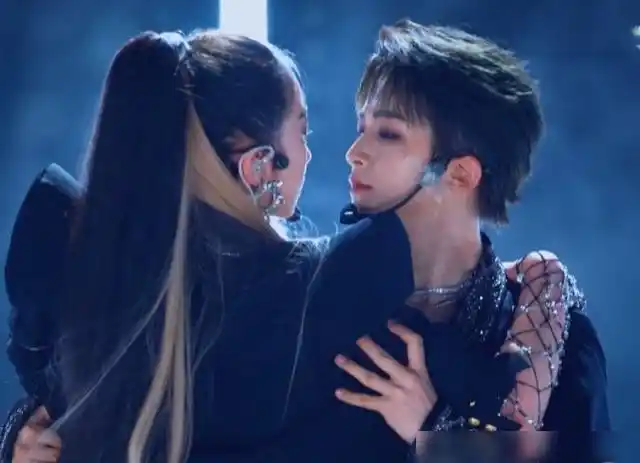 刘宇孟美岐贴身跳舞男方绅士手太博好感女方反应却很意外