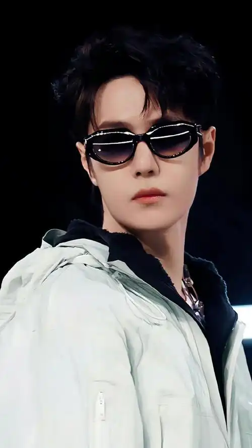 王一博绿框墨镜##王一博