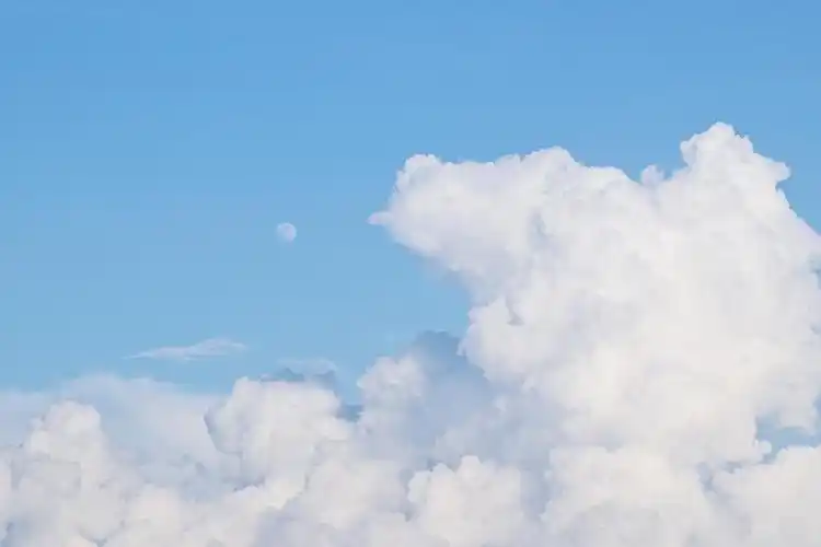 自己拍的云朵壁纸