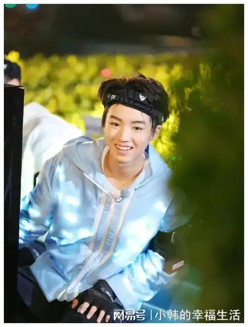 王俊凯比易烊千玺差吗怎么走着走着人生就完全不一样