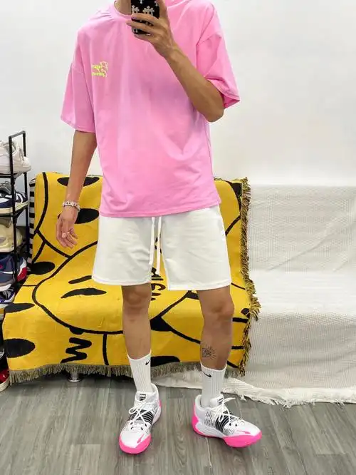 77白色短裤很干净粉色篮球短袖t恤呼应今天的puma篮球鞋#实战篮球鞋