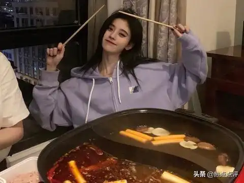 鞠婧祎新照片被疯传,四千年美女开心吃火锅,"初恋脸"过于真实