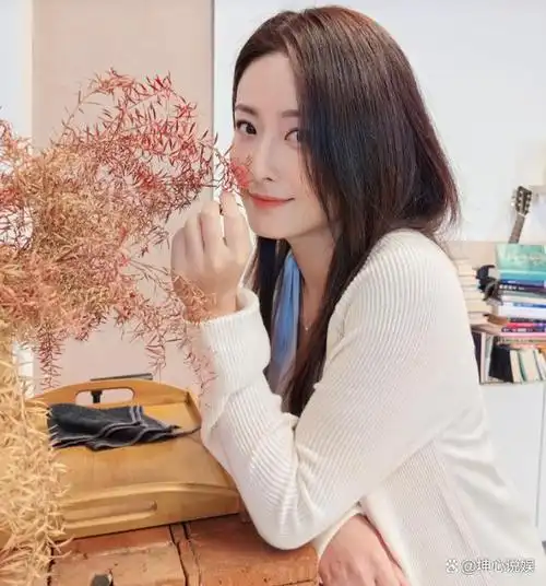 曾是胡歌荧幕初恋女友出道18年零绯闻40岁仍风韵犹存