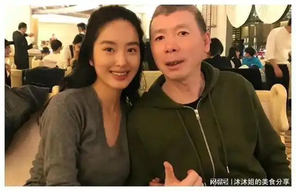 被扒出女主是杨采钰后,她才再次并肩陈金飞的名字,被大家所关注,要