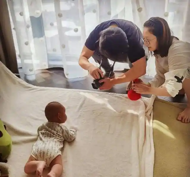 明星父母给婴儿拍艺术照郑恺好评多多王祖蓝遭吐槽差距明显