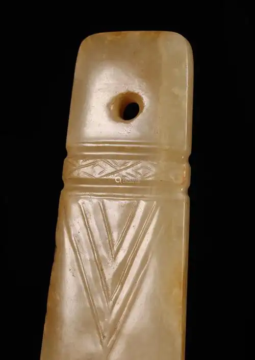 石家河几何纹玉钺