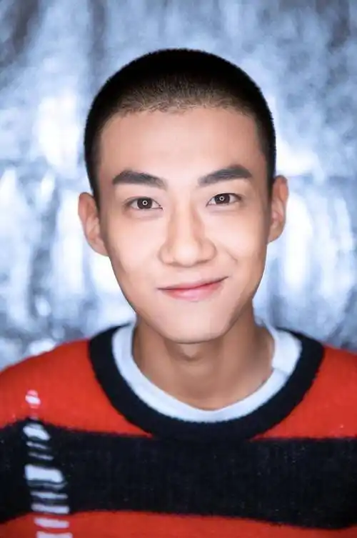 新生代小生阵容大洗牌,95后黑马强势出圈,多部作品被业内看好_高至霆