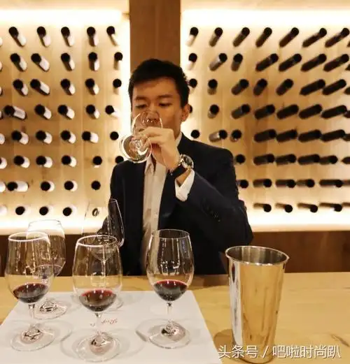 有头脑还这么会穿衣服 苏宁少帅张康阳要成"国民男友"