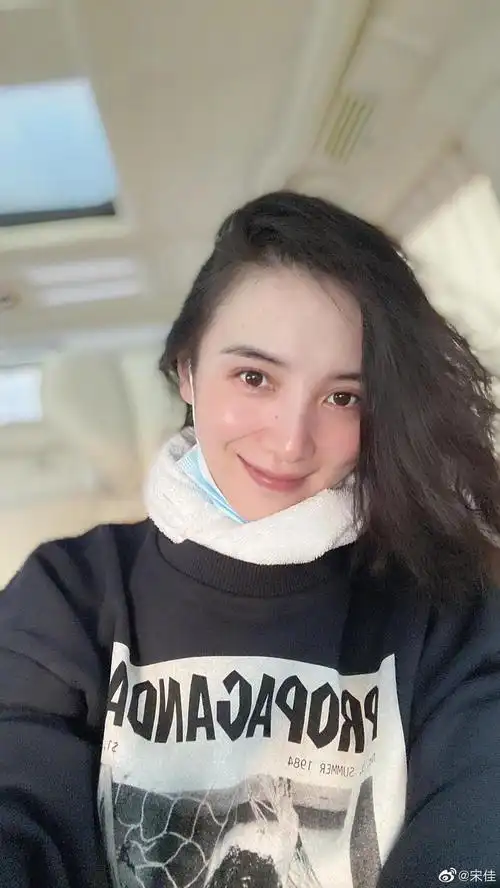 宋佳上体育课直呼不可思议运动后面部白里透红有光泽