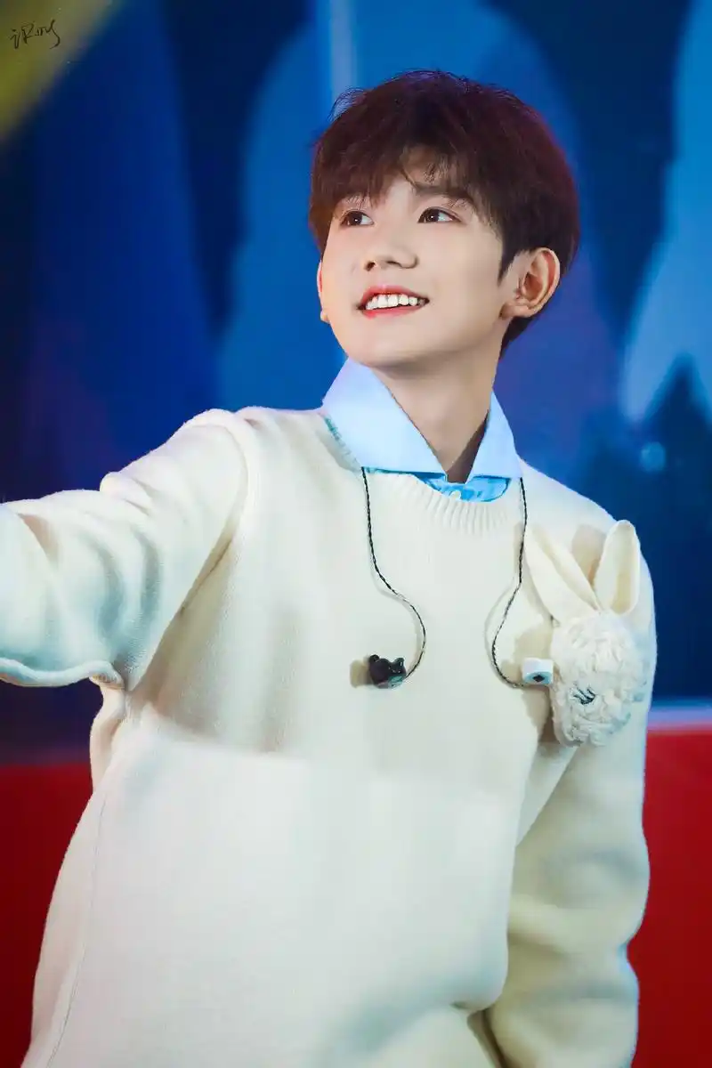 王源粉丝混哪个圈 可爱正主给你答案!_光波