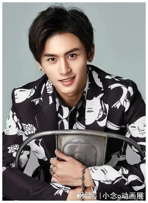 张哲瀚帅气大男孩,星途发展有点可惜了!