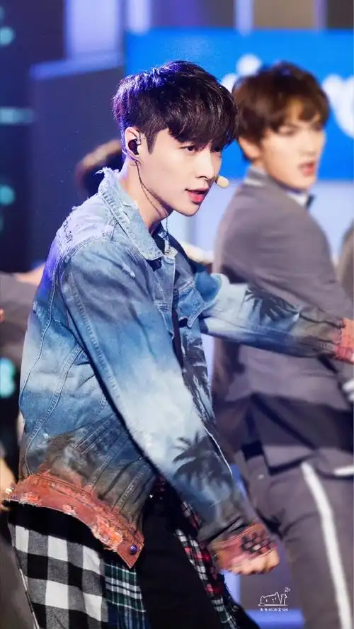 张艺兴超话璀璨9898#张艺兴#@张艺兴【调色】【壁纸】【牛仔】