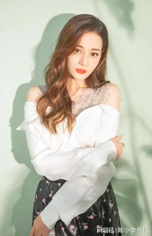 迪丽热巴写真曝光化身花仙子清新甜美每一张都美的惊喜