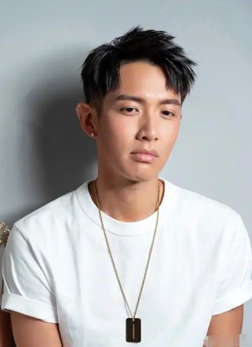 柯震东正式复出捞金,发布会爆哭惹林依晨心疼:我们可以成为心中重要的