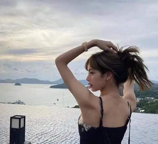 成为顶流不是没理由的,lisa:老娘一个背影就能把你迷得死死的!