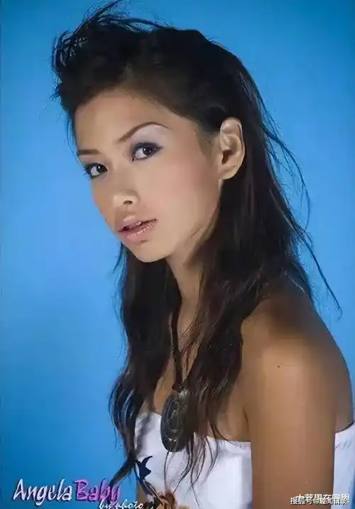 杨颖18岁照片被扒出,没有特效和滤镜,是否整容一目了然!