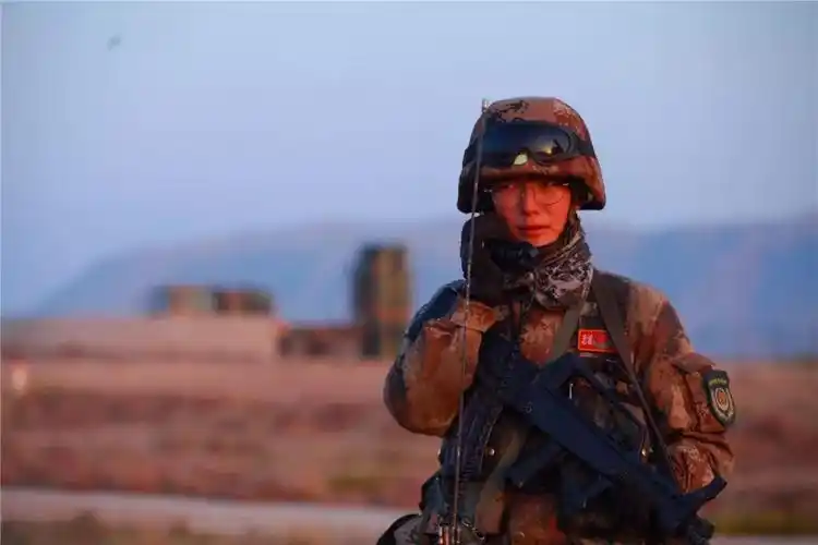 陆军首支女子导弹连拦截超音速靶弹再创新纪录