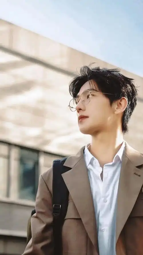 杨洋清瘦了不少#清爽男大,帅得很轻而易举,松弛得很舒服的状态,恨