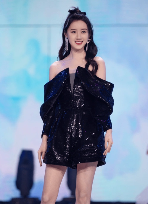 清纯甜美的袁冰妍灵动优雅惊艳迷人