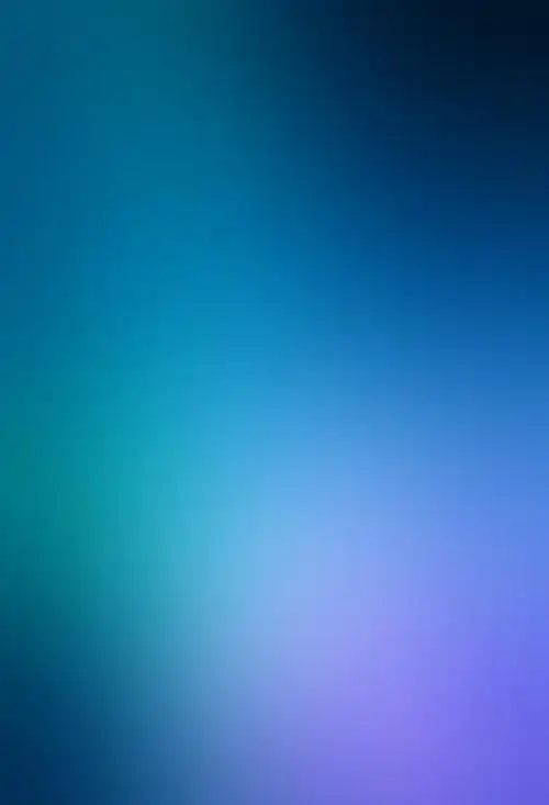 白色薄雾透出的淡蓝色