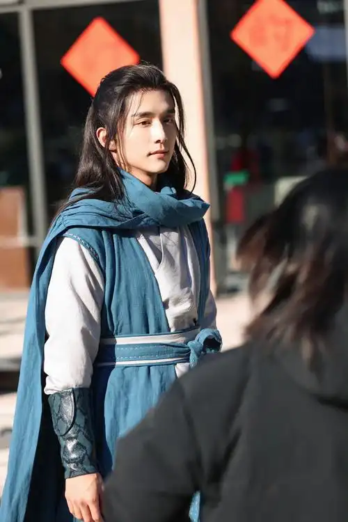 张新成《我们的客栈》古装造型剧照 六扇门追风上线,好飒啊