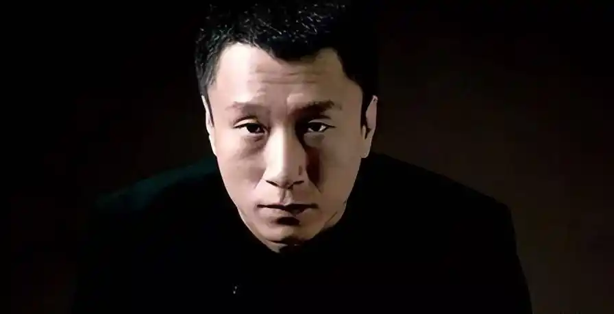 电视剧《征服》里,主演刘华强为什么要砍卖瓜的呢?