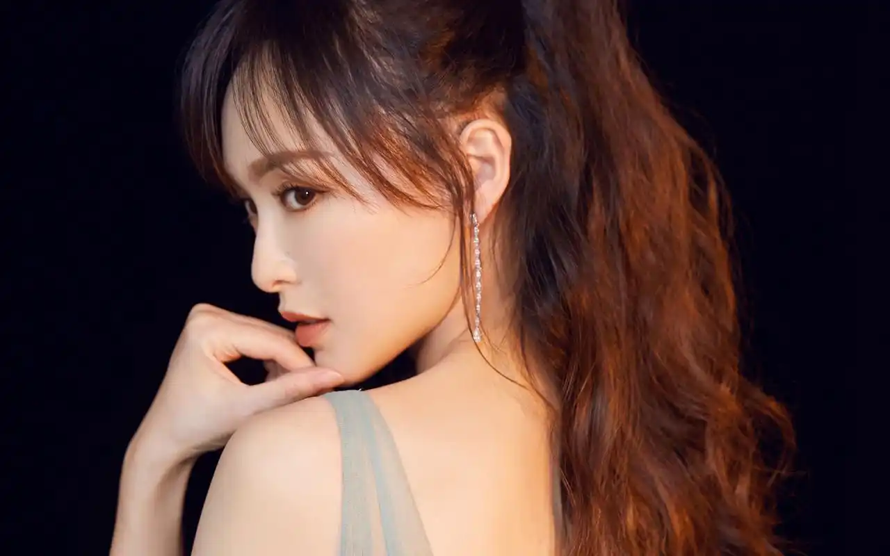 唐嫣薄纱裙优雅性感图片桌面壁纸