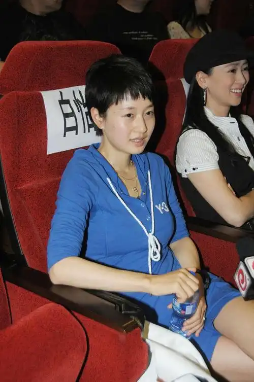 马伊琍素颜的时候也挺能打的,嫩得像个小姑娘,感觉没有明星架子