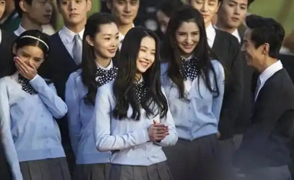 才9年何炅看好的栀子花4帅凉了俩4美的差距竟也这么大了