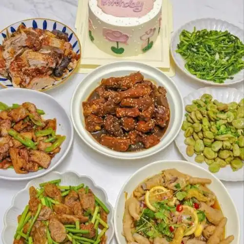 一家人聚在一起给爷爷庆祝生日,我也用心准备了一桌丰盛的家常菜,这桌