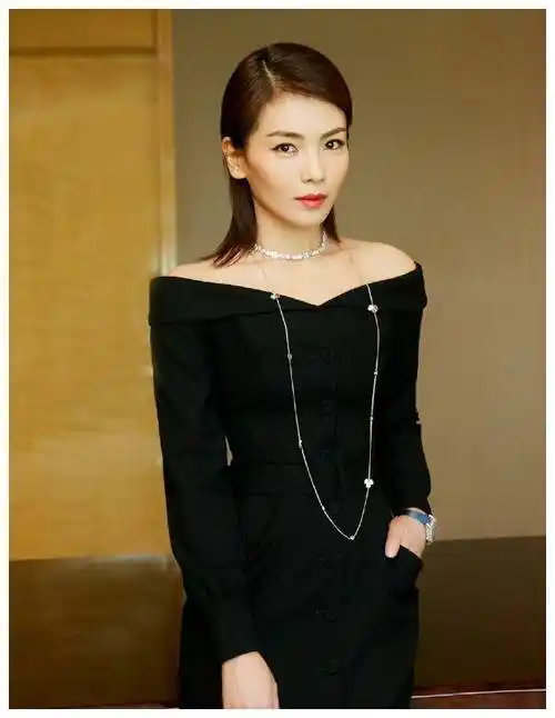 油头造型考验人脸气质有多大,很多男明星都没试过,刘涛试了这样两八