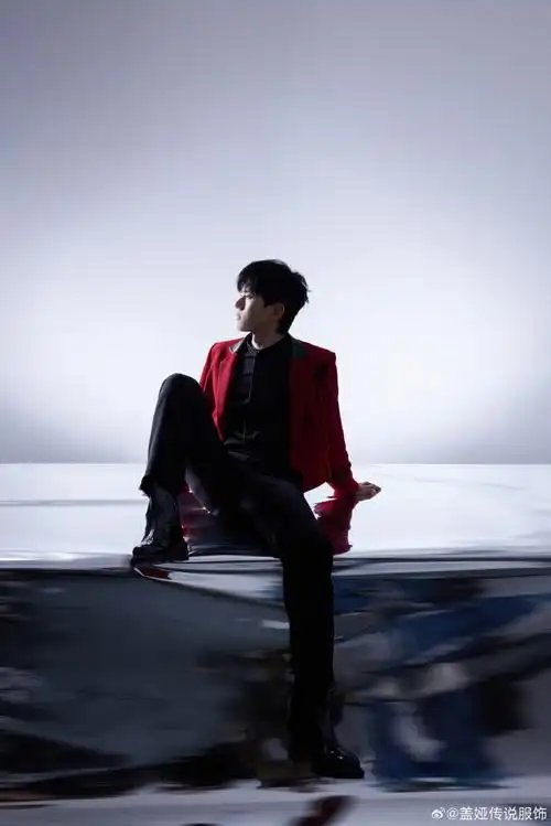 张杰超话@张杰身穿#盖娅传说#特别定制红色西装登台#奥运会资格系列赛