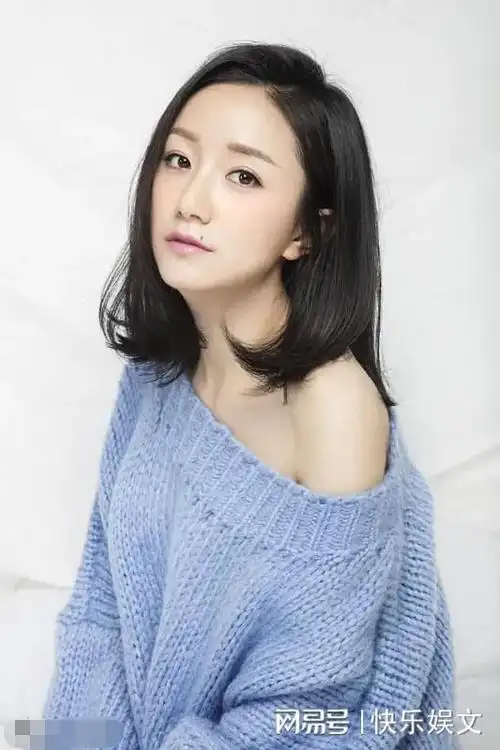 37岁黄轩携女友现身机场!女方身材姣好温顺听话,相恋2年感情好