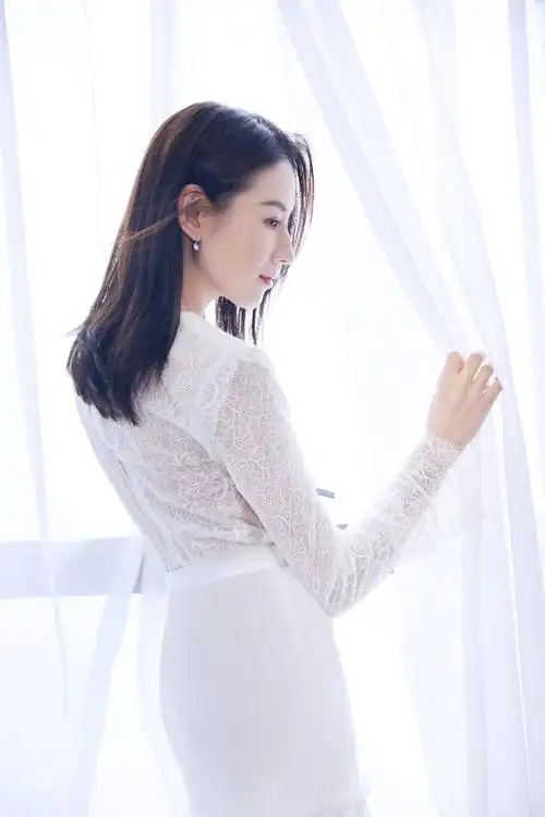 p>董洁,1980年4月19日出生于辽宁省大连市,毕业于 a target="_blank"