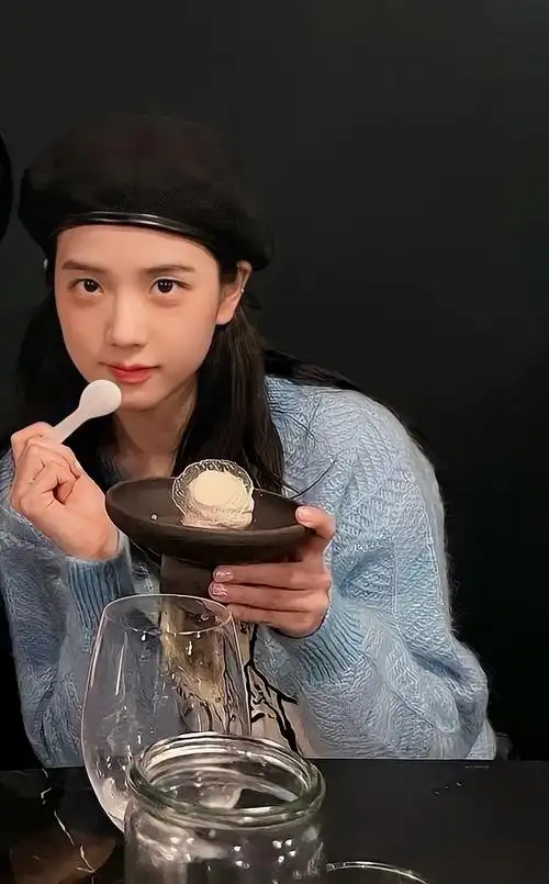 回应: jisoo 金智秀正脸照