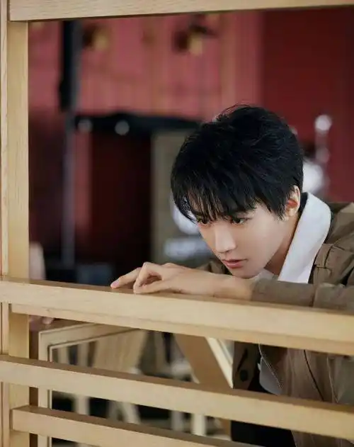 董子健给王俊凯拍照,硬生生拍出逗比气质,网友揶揄其是小凯黑粉_技术