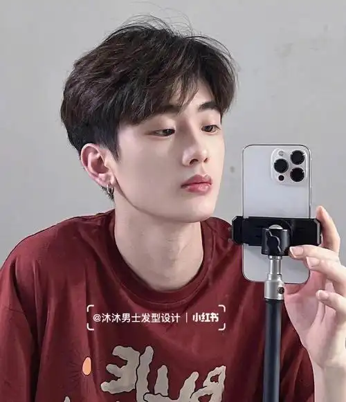 少年感十足的发型推荐自然微分碎盖