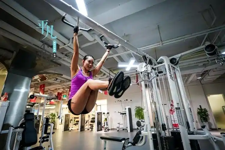 2015年,侯菊香转入比基尼小姐组别参加健身比赛,同年便在全国健身锦标