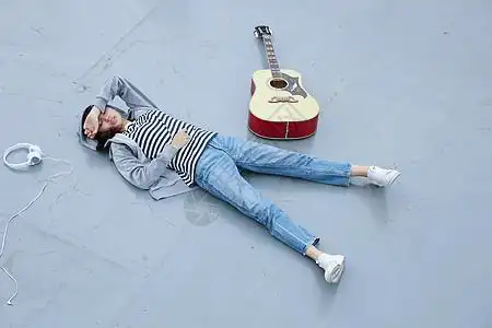 吉他孤独图片