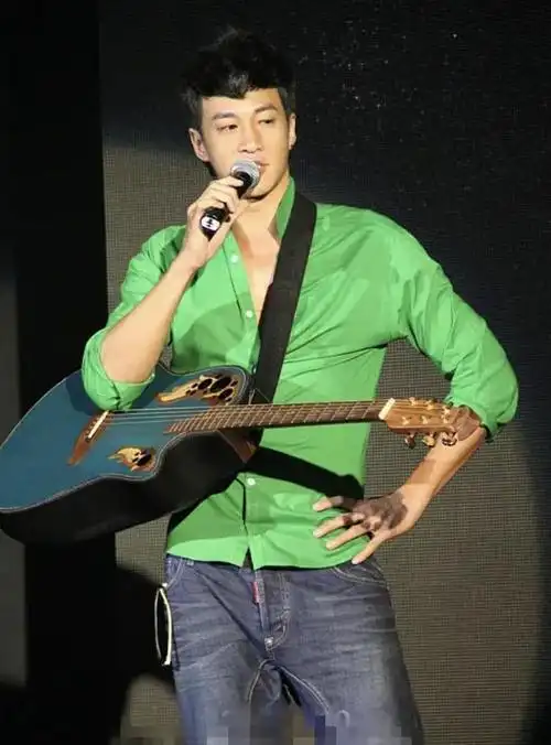 何润东的谦逊人生,和他生命中深爱的一个女人