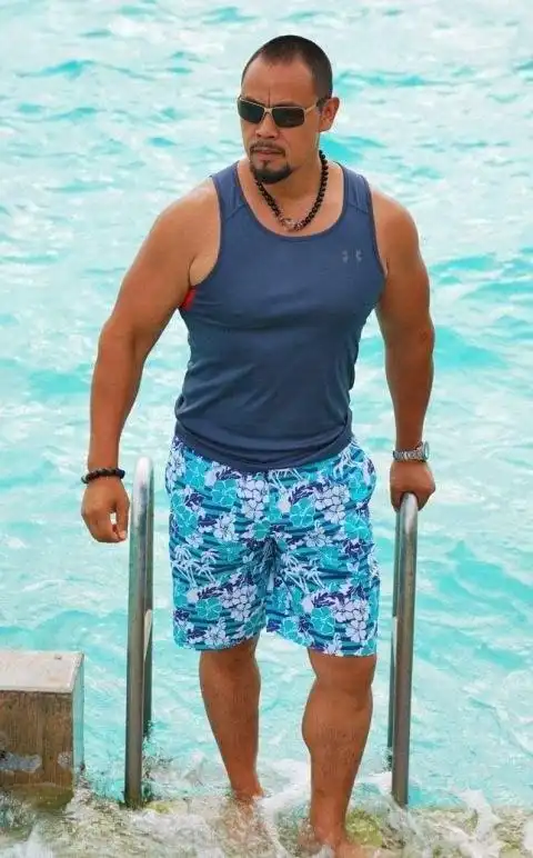 鲁智深晋松曾是运动员出身47岁依然身材健硕