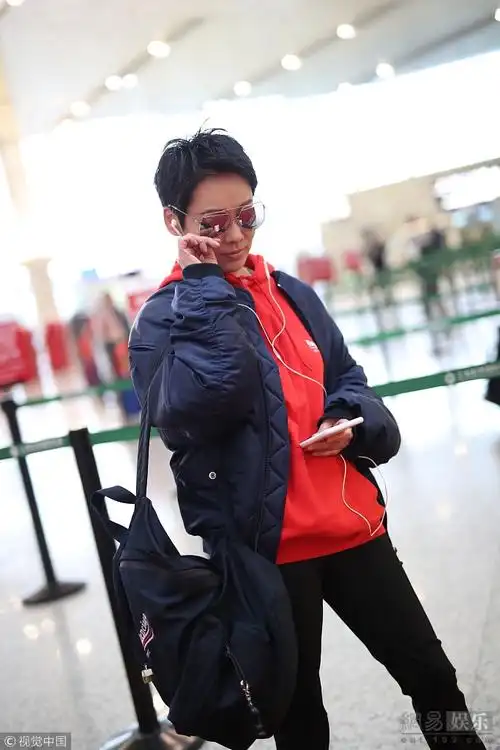 谁家的帅小伙!宁静清爽短发酷拽十足