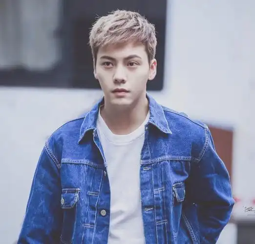 少年感痞帅陈伟霆 老婆团都上线了吗