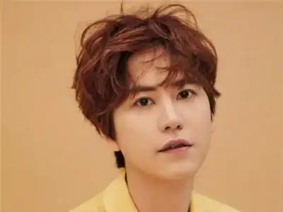 男生三七分心形刘海发型单帅气修饰出好看的脸型