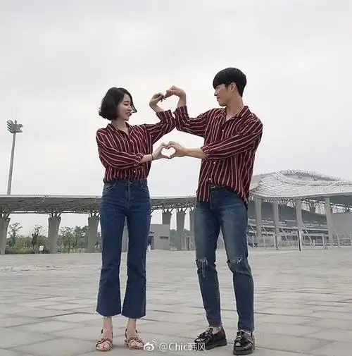 情侣出游,拍照不只是摆拍姿势,衣服搭配很重要