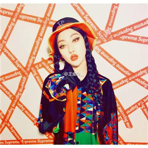 《超女》"怪物"王金金太雷人 非主流装扮辣眼